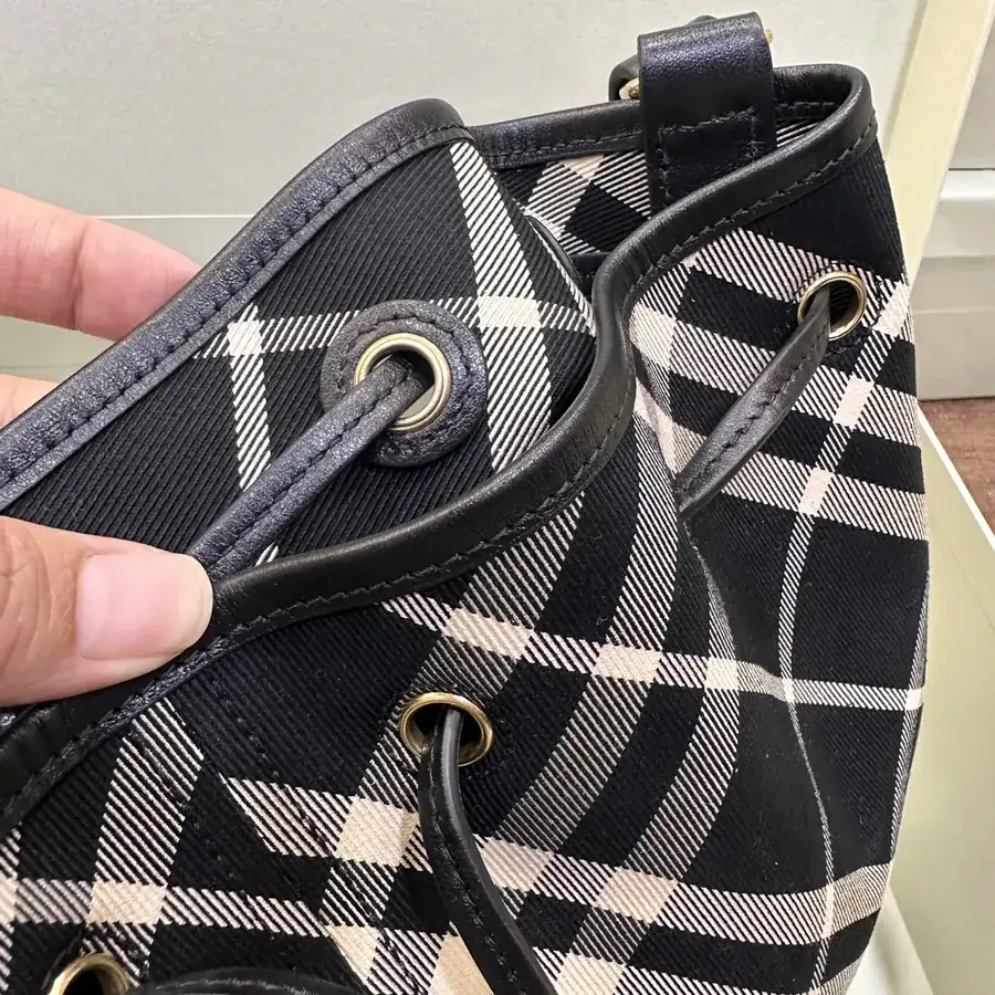 P600 B House New Bucket Bag