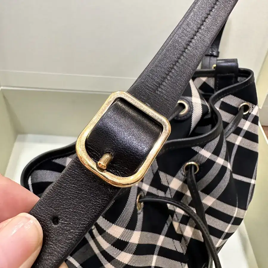 P600 B House New Bucket Bag