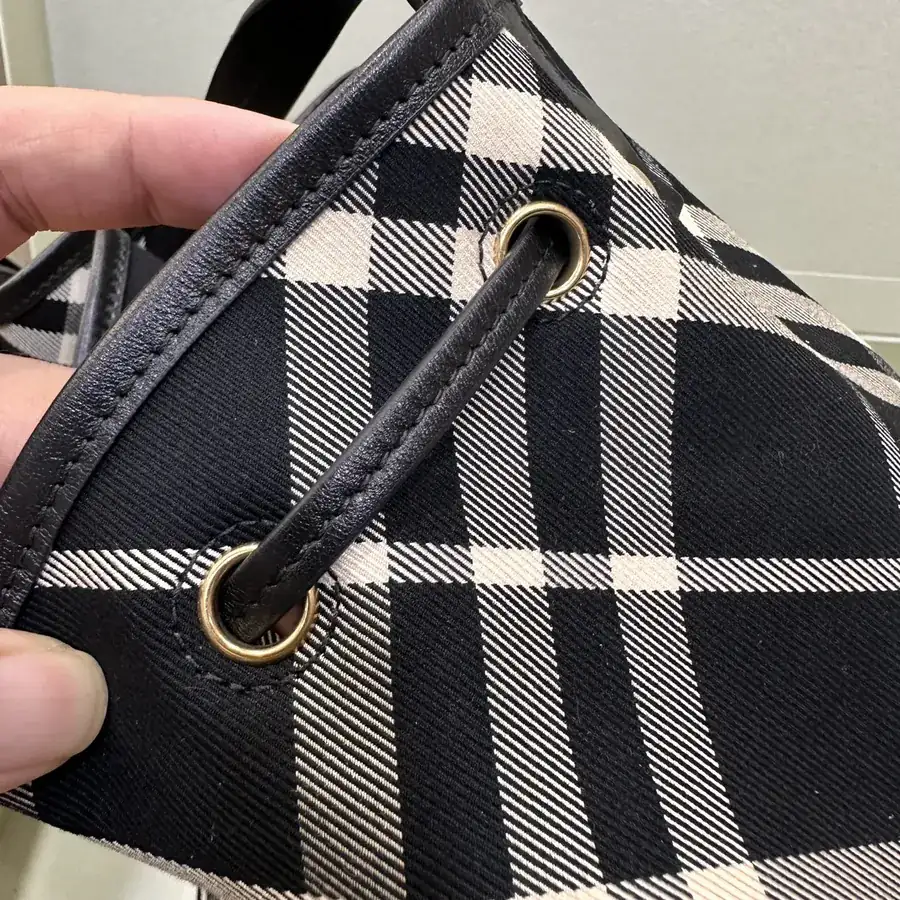 P600 B House New Bucket Bag