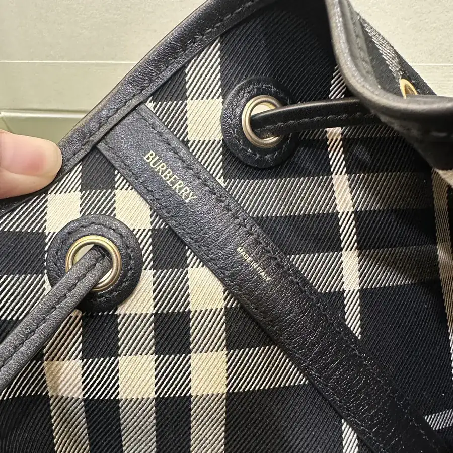 P600 B House New Bucket Bag