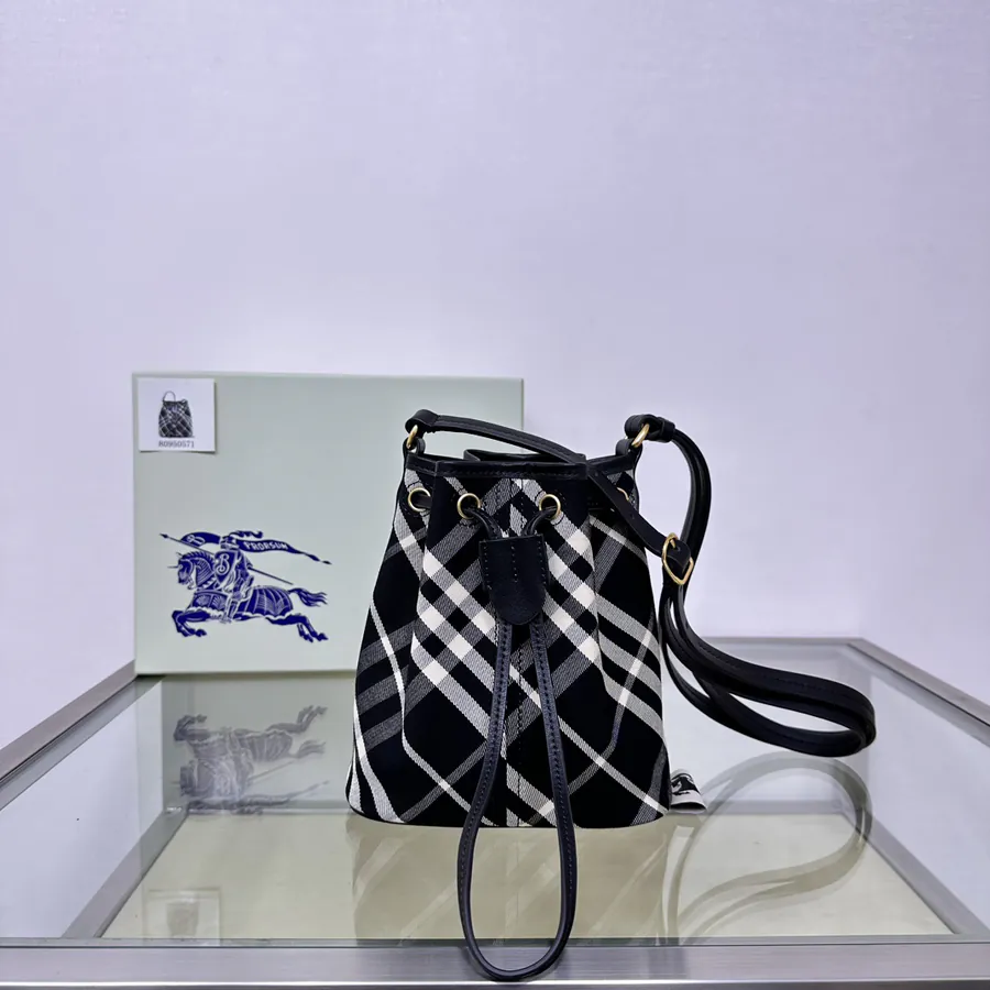P550 B Family's Latest Bucket Bag