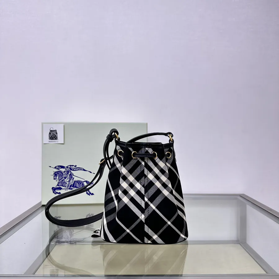 P550 B Family's Latest Bucket Bag