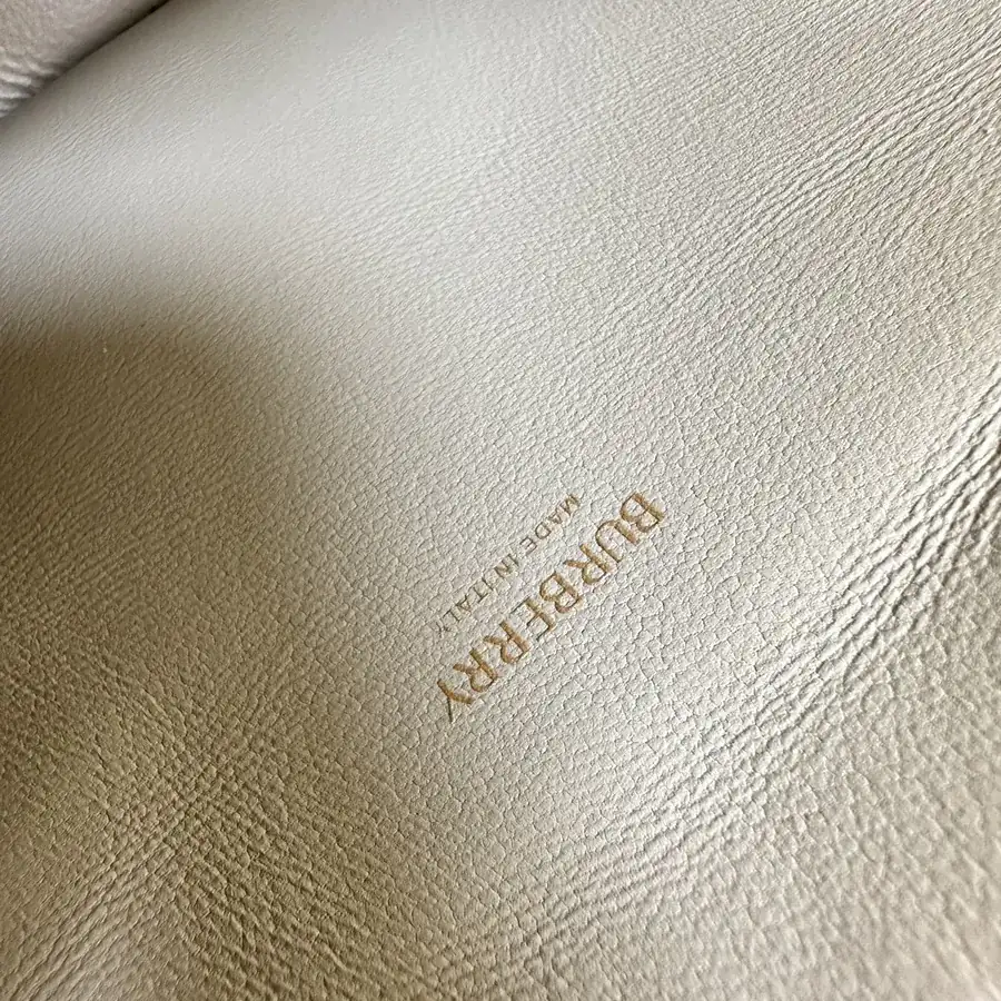 B New Latest Zippered Crossbody Bag