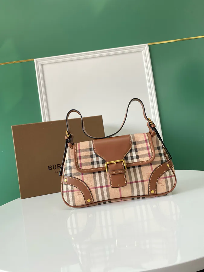 P430 B House Classic Vintage Crossbody Bag