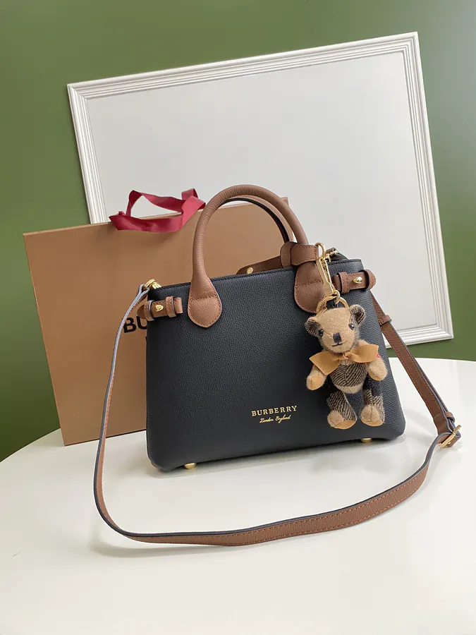 Bbr The Banner Bucket Bag Meticulous Handcrafted with Grained Calfskin and House Check Cotton Fabric