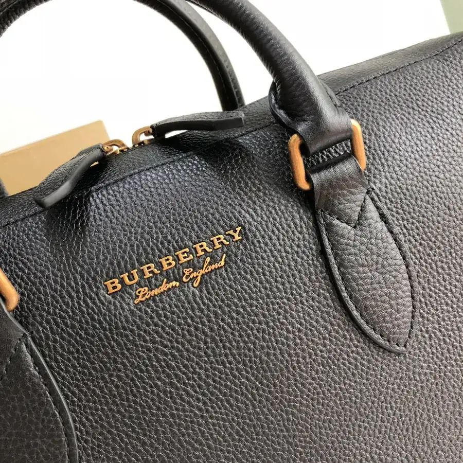 P650 B Brand Men's Grained Calfskin Briefcase