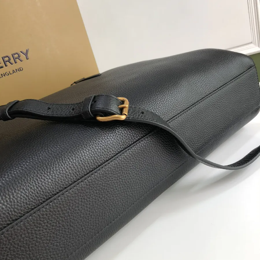 P650 B Brand Men's Grained Calfskin Briefcase