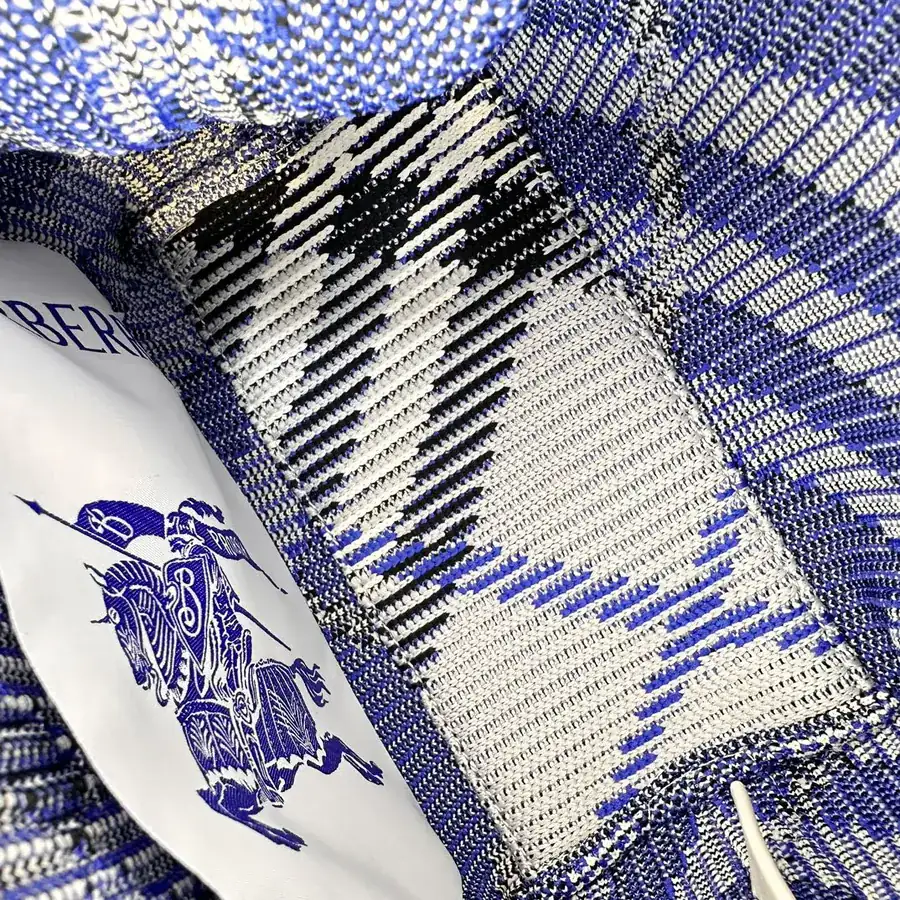 Burberry Chains Bag Latest Soft and Structured Design