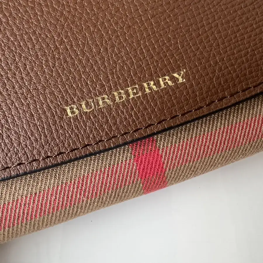 P240 House Grained Leather Wallet
