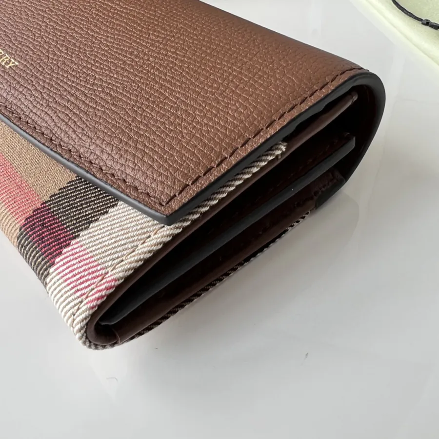 P240 House Grained Leather Wallet