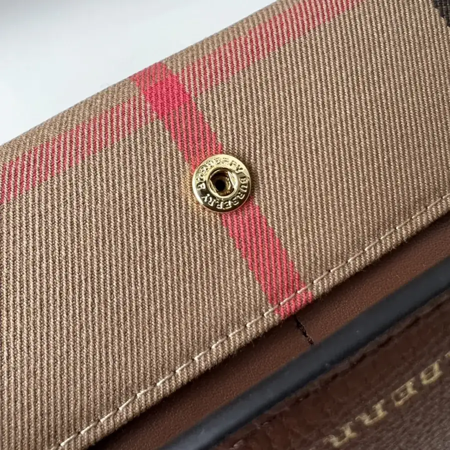 P240 House Grained Leather Wallet