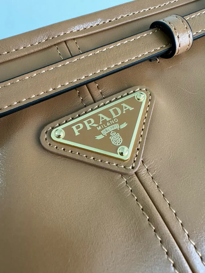 LusSolf Oil Tanned Leather Crossbody Bag