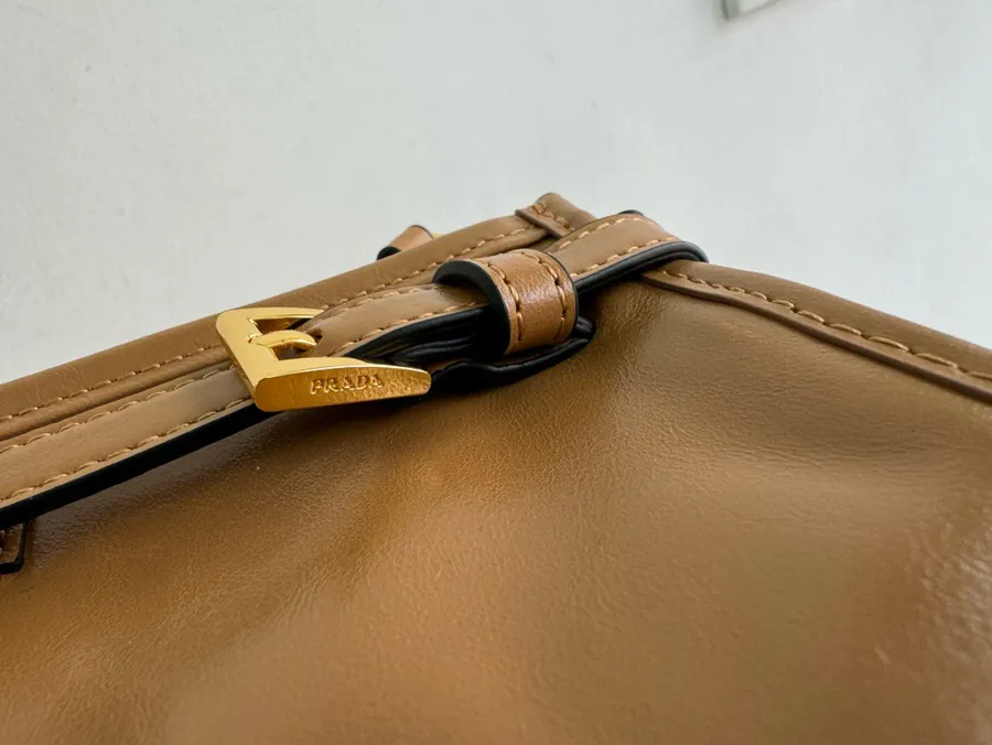 LusSolf Oil Tanned Leather Crossbody Bag