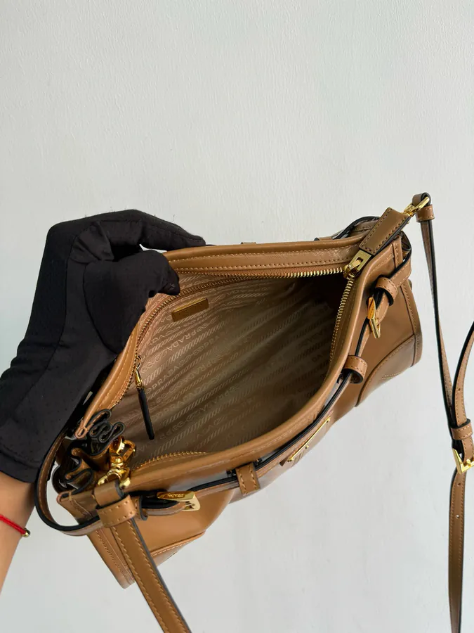 LusSolf Oil Tanned Leather Crossbody Bag