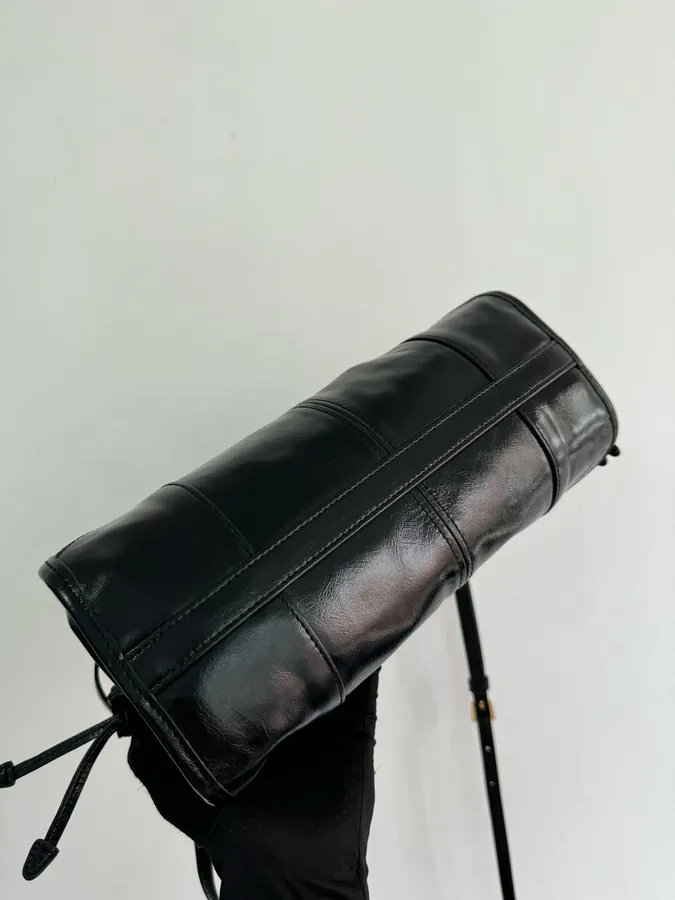 LusSolf Oil Tanned Leather Crossbody Bag