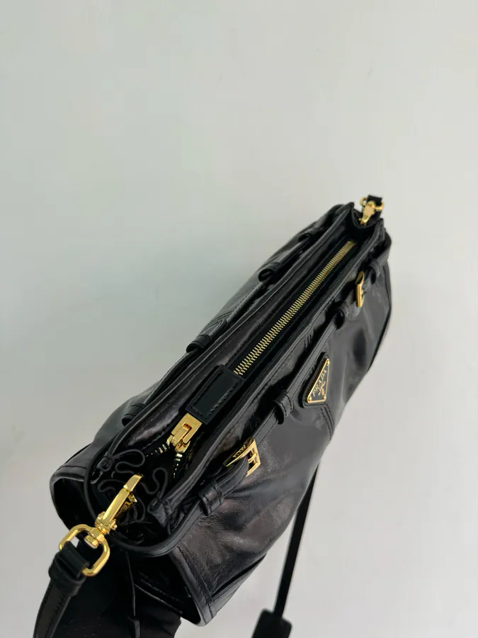 LusSolf Oil Tanned Leather Crossbody Bag