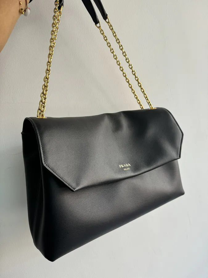 P990 P Family Chain Tote Modern Minimalist Style