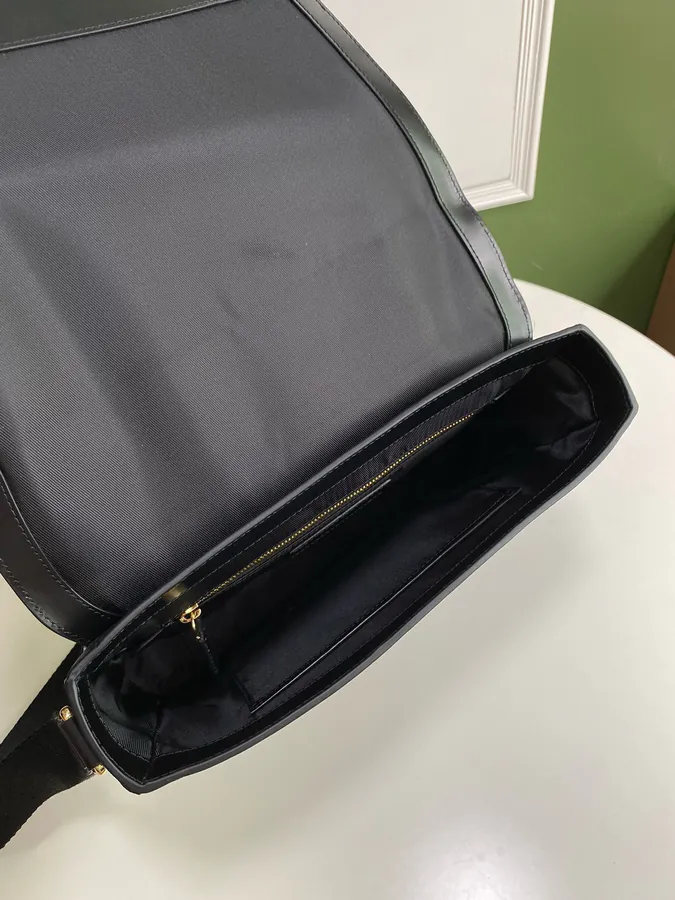 P500 B家格纹信使包 with Soft Leather Trim