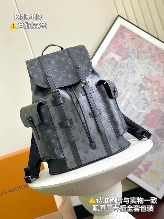 Christopher Midsize Shoulder Bag