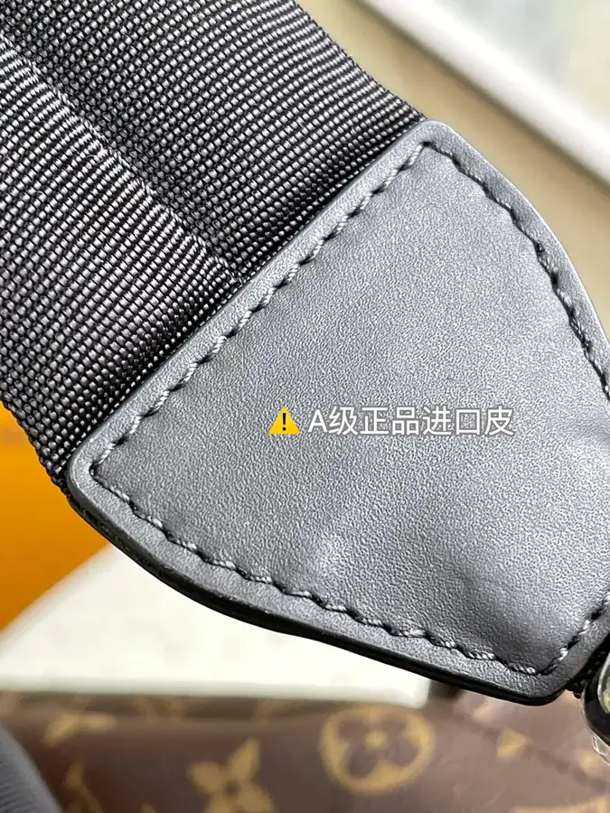 Christopher Midsize Shoulder Bag