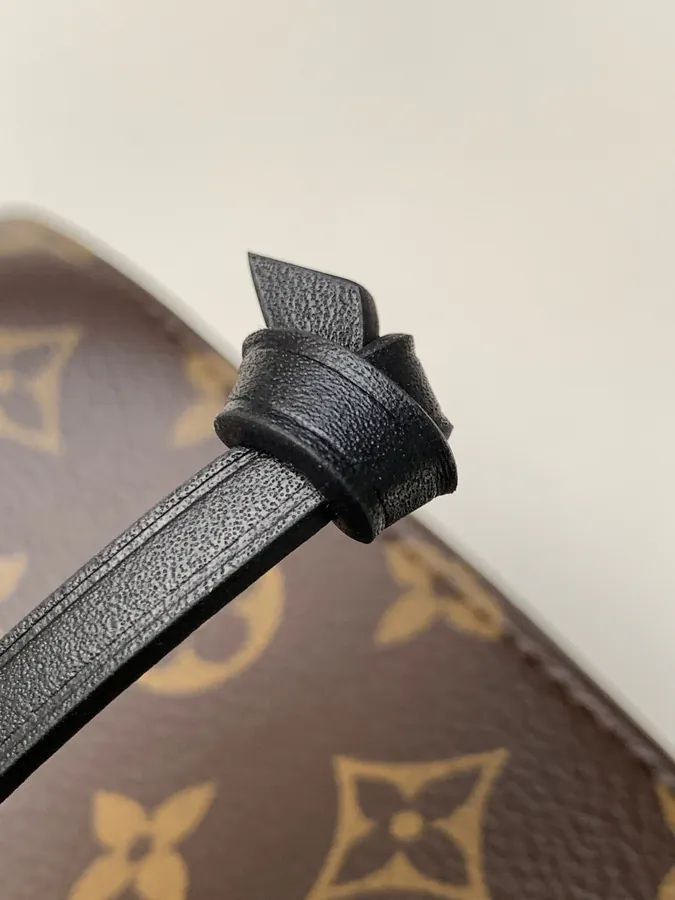 NéoNoé Medium Handbag with Premium Material