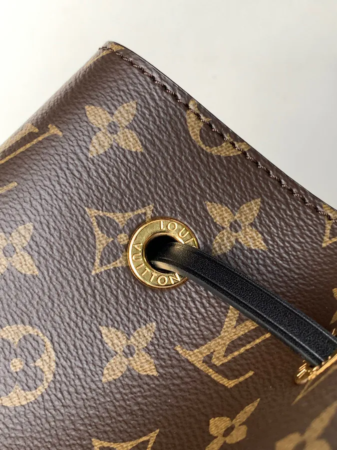 NéoNoé Medium Handbag with Premium Material