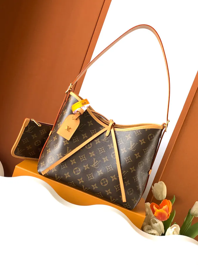 Carryall Small Handbag in Grained Calfskin