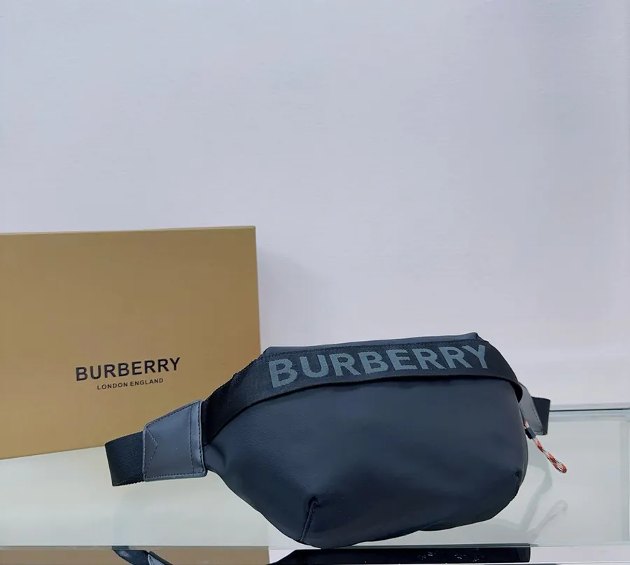 P300 B Brand Waist Bag with Vintage Street Style
