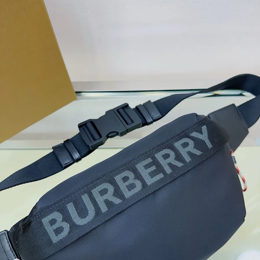P300 B Brand Waist Bag with Vintage Street Style