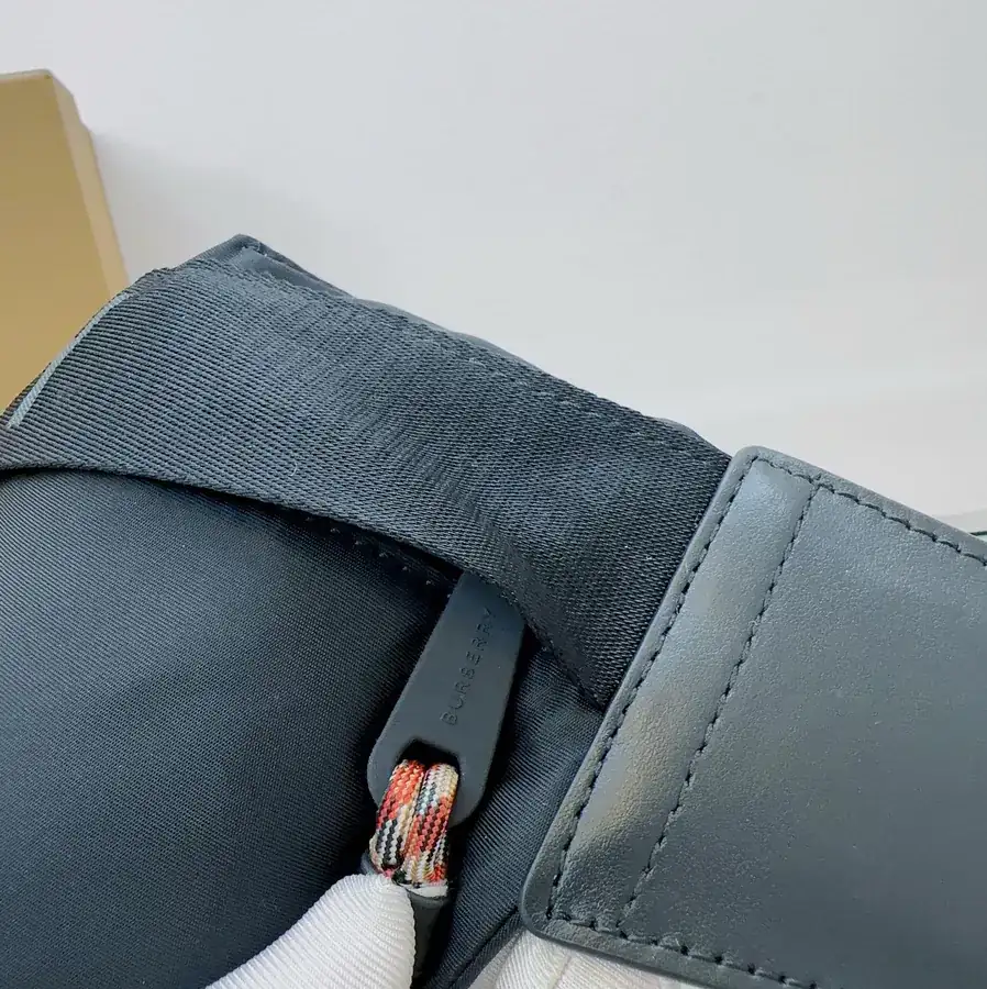 P300 B Brand Waist Bag with Vintage Street Style
