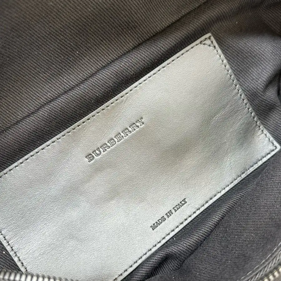 P300 B Brand Waist Bag with Vintage Street Style