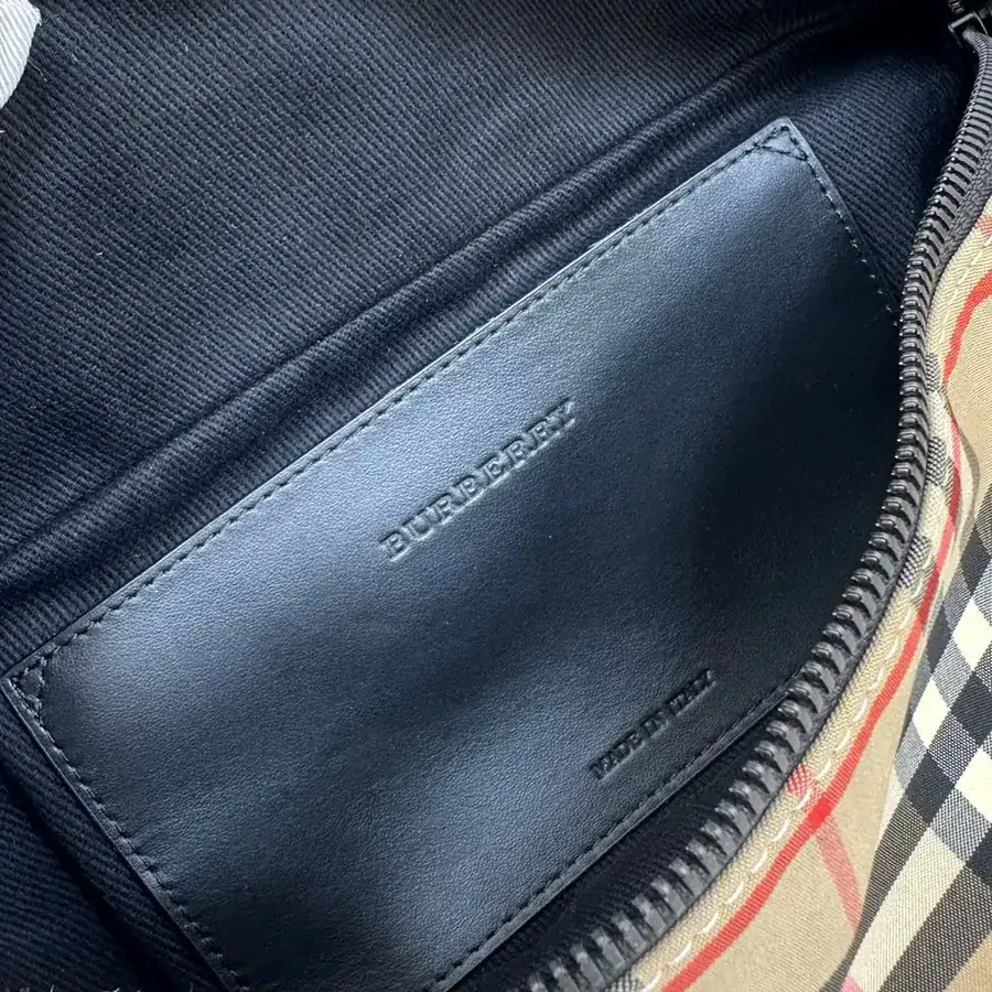 P300 B Brand Waist Bag with Vintage Street Style