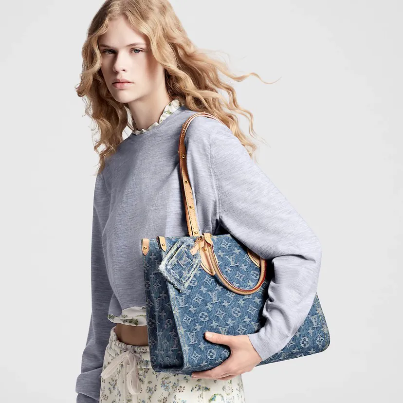 ONTHEGO Midsize Handbag