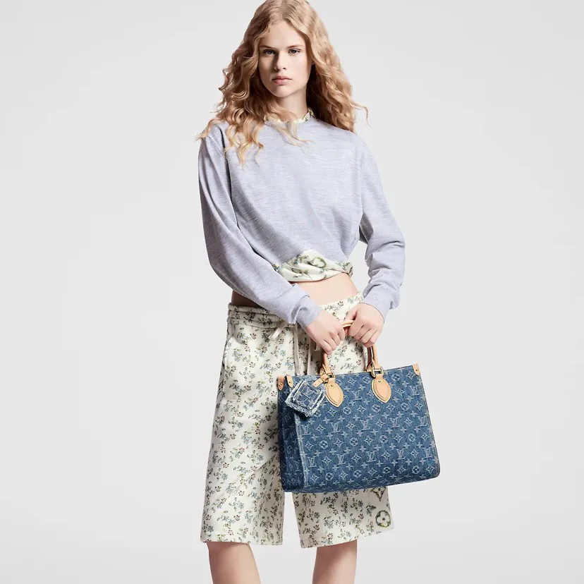 ONTHEGO Midsize Handbag