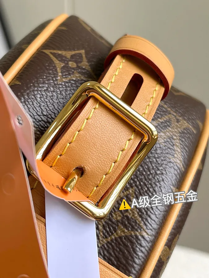 Boite Chapeau Souple Handbag