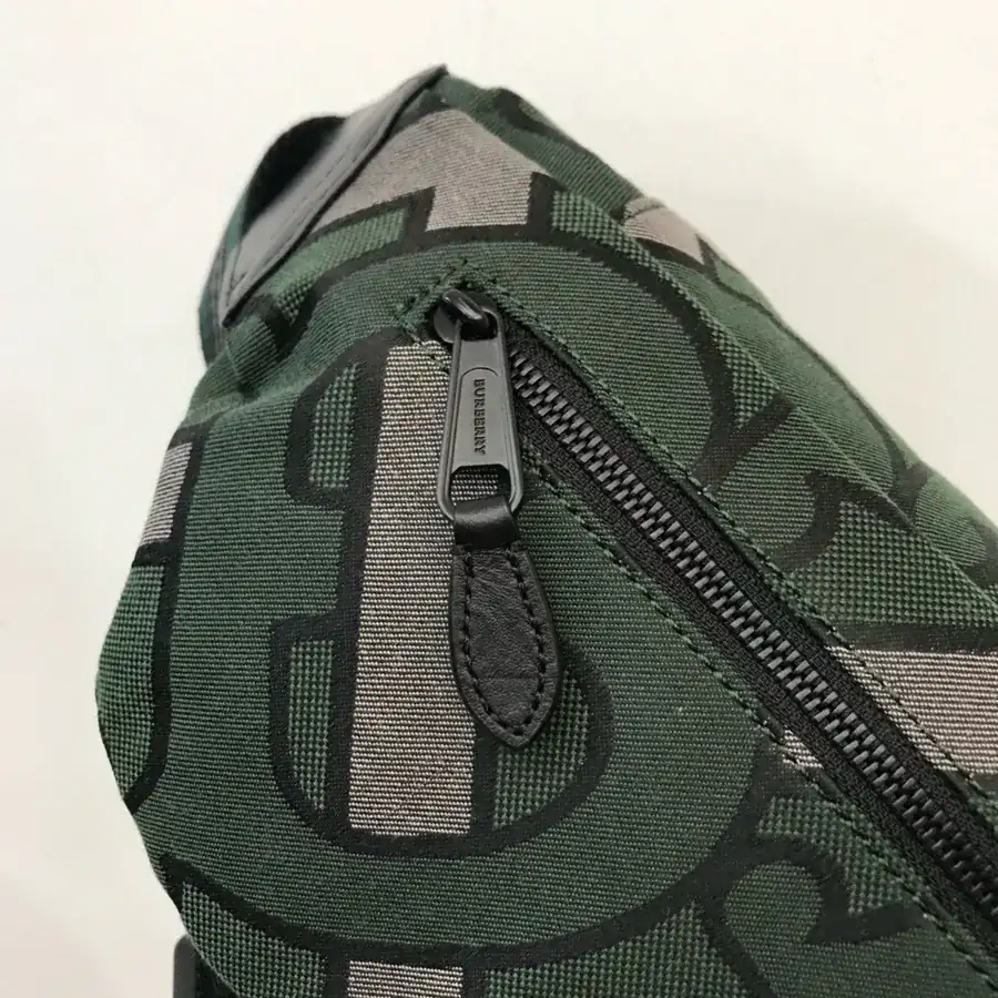Thomas Bur Waist Bag with Street Style Design