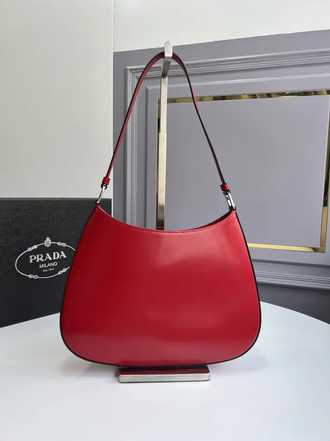 Cleo Shoulder Bag in Red