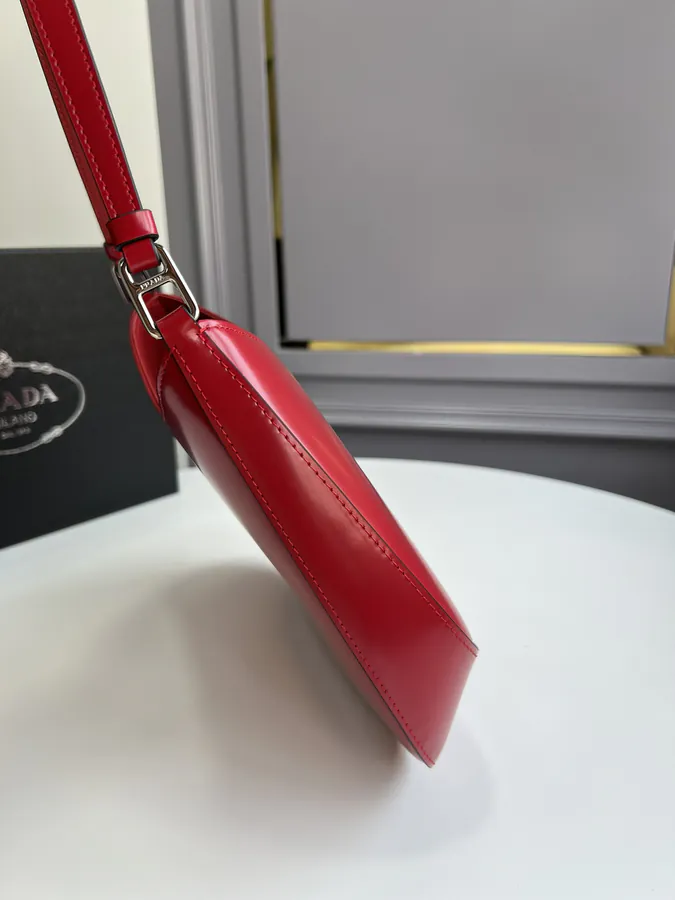 Cleo Shoulder Bag in Red