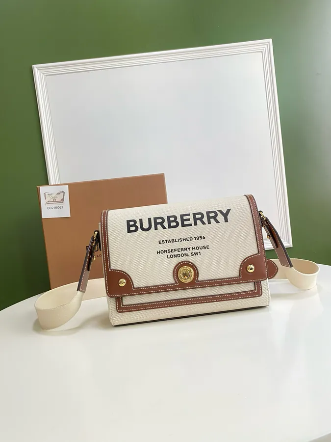 P600 B Latest Crossbody Bag with Vintage Pattern and Embossed Brass Closure
