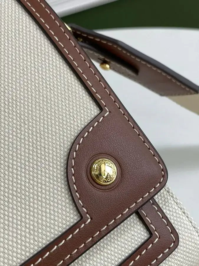 P600 B Latest Crossbody Bag with Vintage Pattern and Embossed Brass Closure