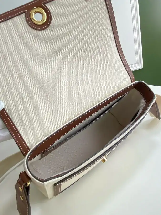 P600 B Latest Crossbody Bag with Vintage Pattern and Embossed Brass Closure