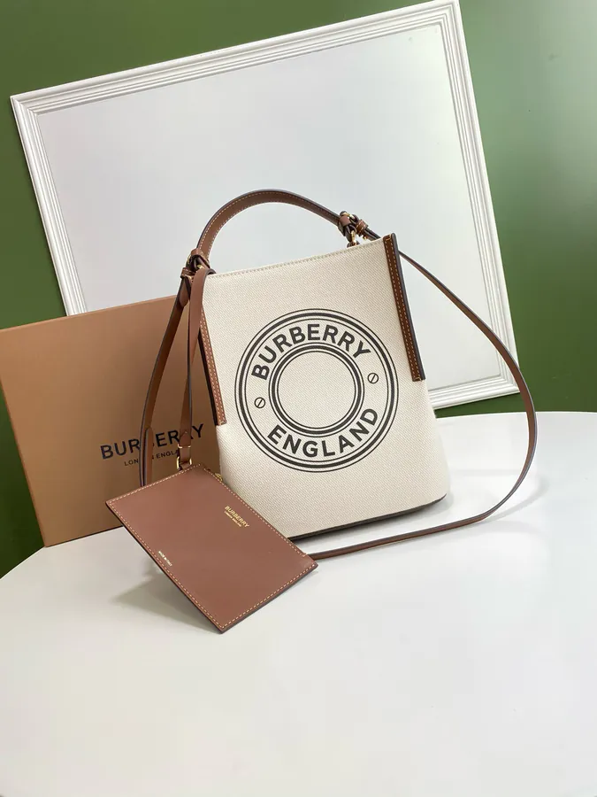 P600 B Brand Equestrian Bucket Bag with Colorful Leather Trim