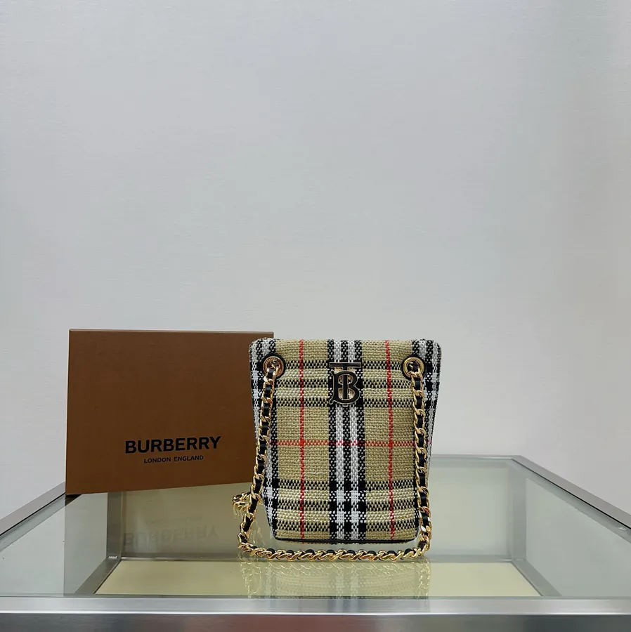 Thomas Burberry Loa 萝纳包 Soft and Structured Runway Style