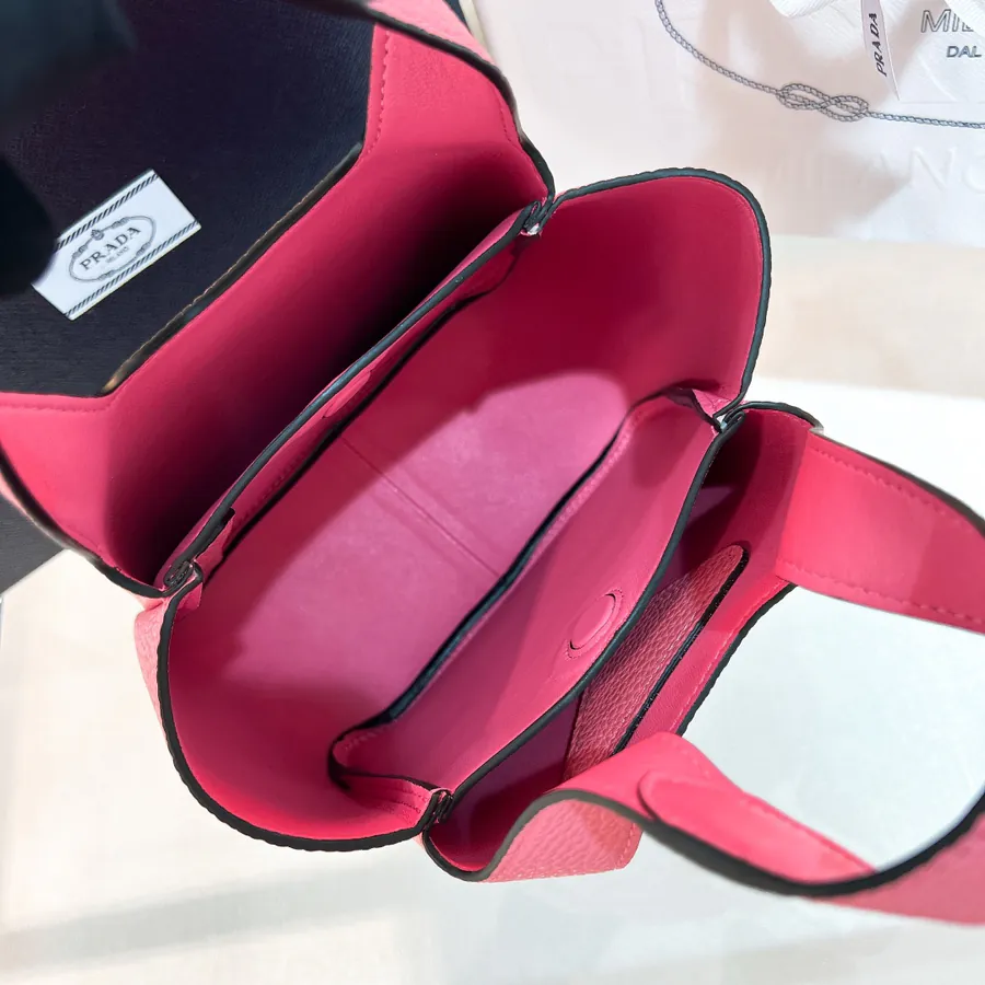 P650 Bucket Tote Bag