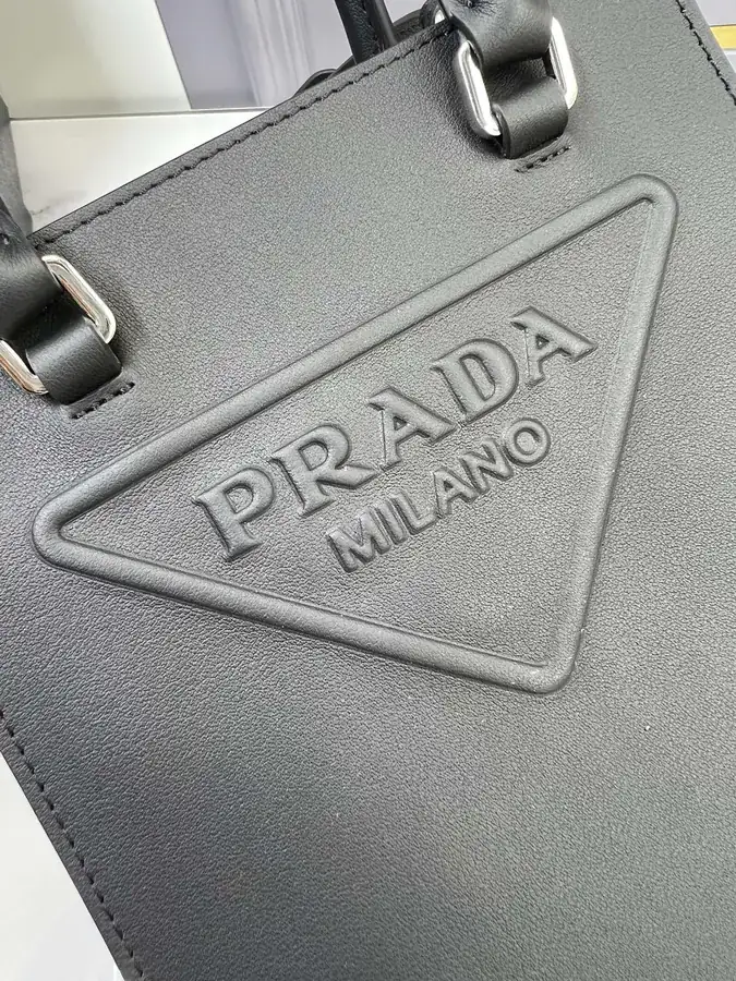 P650 Mini Tote Bag in 1BA333 Grained Calfskin