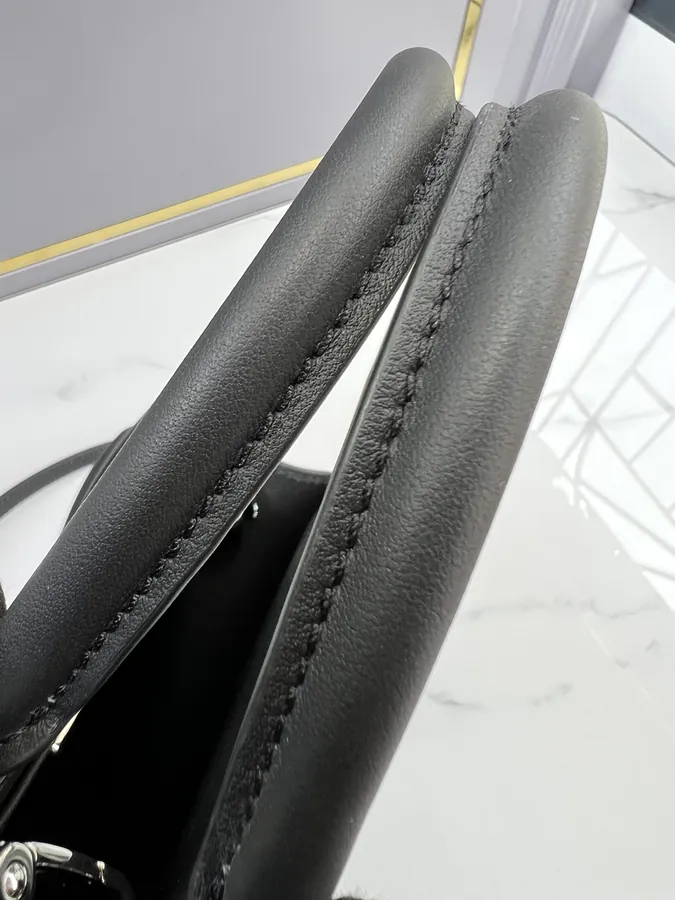 P650 Mini Tote Bag in 1BA333 Grained Calfskin