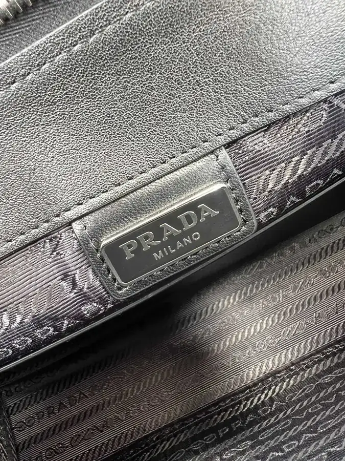 P500 New Handbag 3D立体设计, 三角形同色压花细节