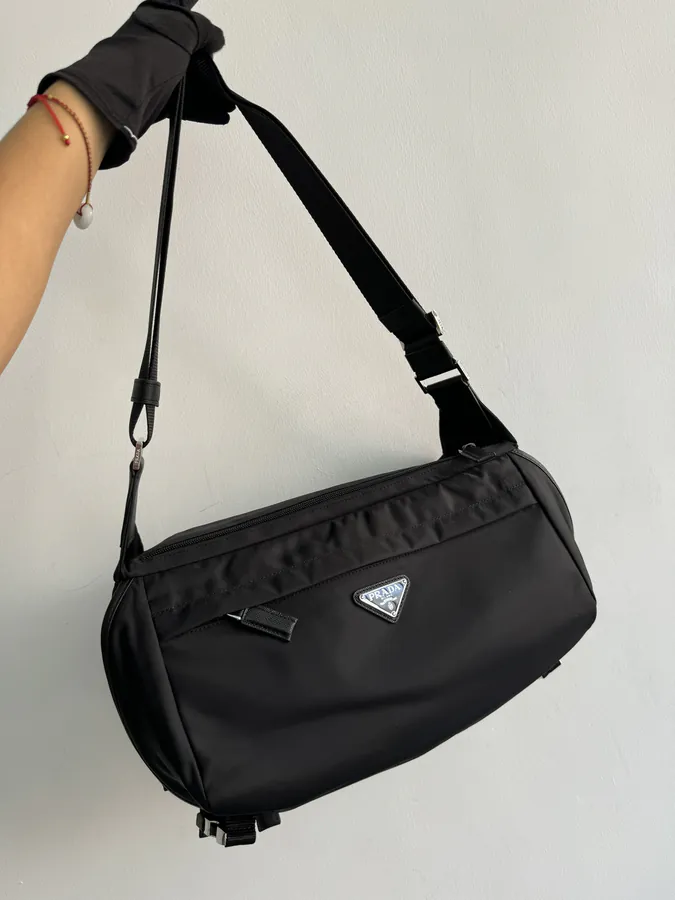 P600 Classic Messenger Bag