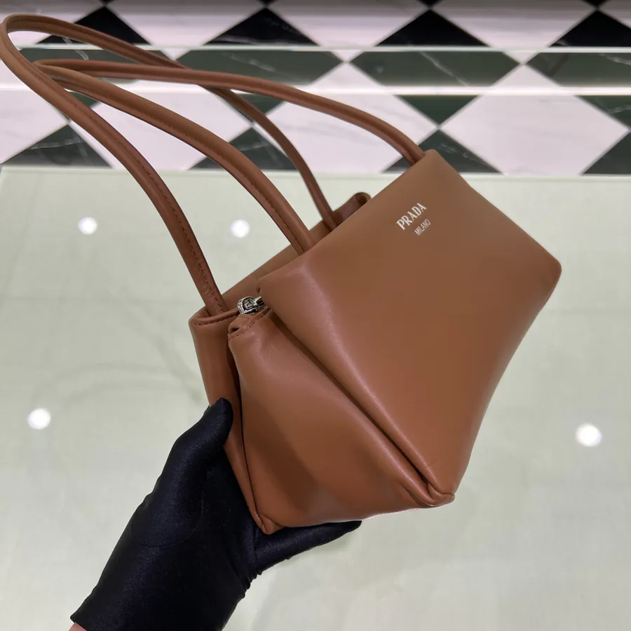 P720 FW22 Fashion Shoulder Bag in Brown