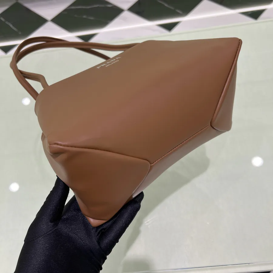 P720 FW22 Fashion Shoulder Bag in Brown